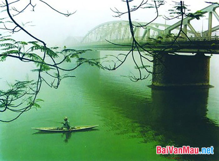 Phân tích vẻ đẹp con sông Việt Nam qua 2 tác phẩm Ai đã đặt tên cho dòng sông và Người lái đò sông Đà