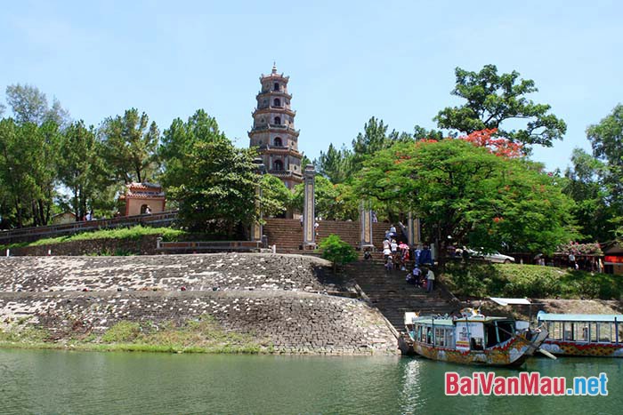 Sông Hương trong mối quan hệ với kinh thành Huế