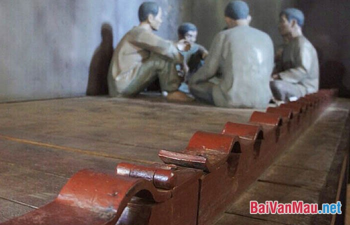 Phân tích hình tượng nhân vật quản ngục trong Chữ người tử tù của Nguyễn Tuân