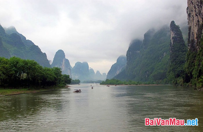 Hãy so sánh giữa hai bài thơ sông núi nước Nam và nước Đại Việt ta